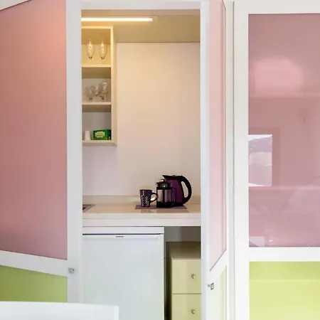 Of Lilies ثيرا